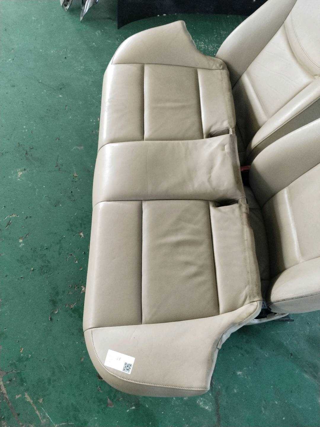 52207212246 后座椅底座面罩