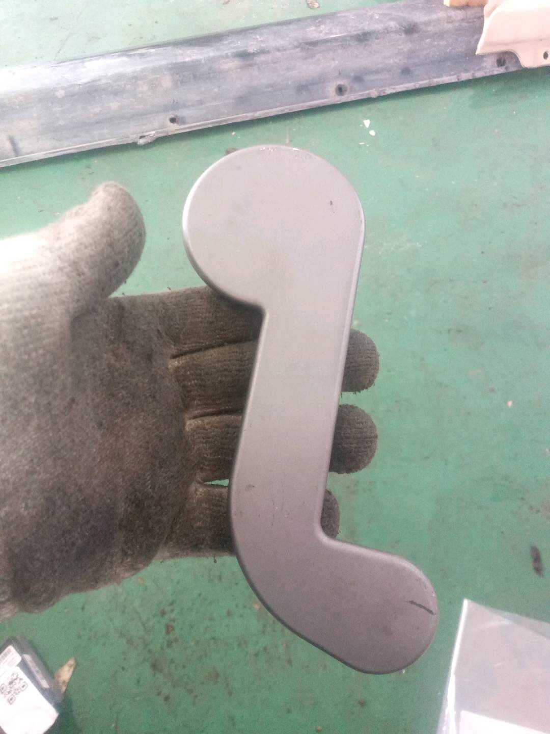 65506924094 前座椅头枕显示器饰框(右)