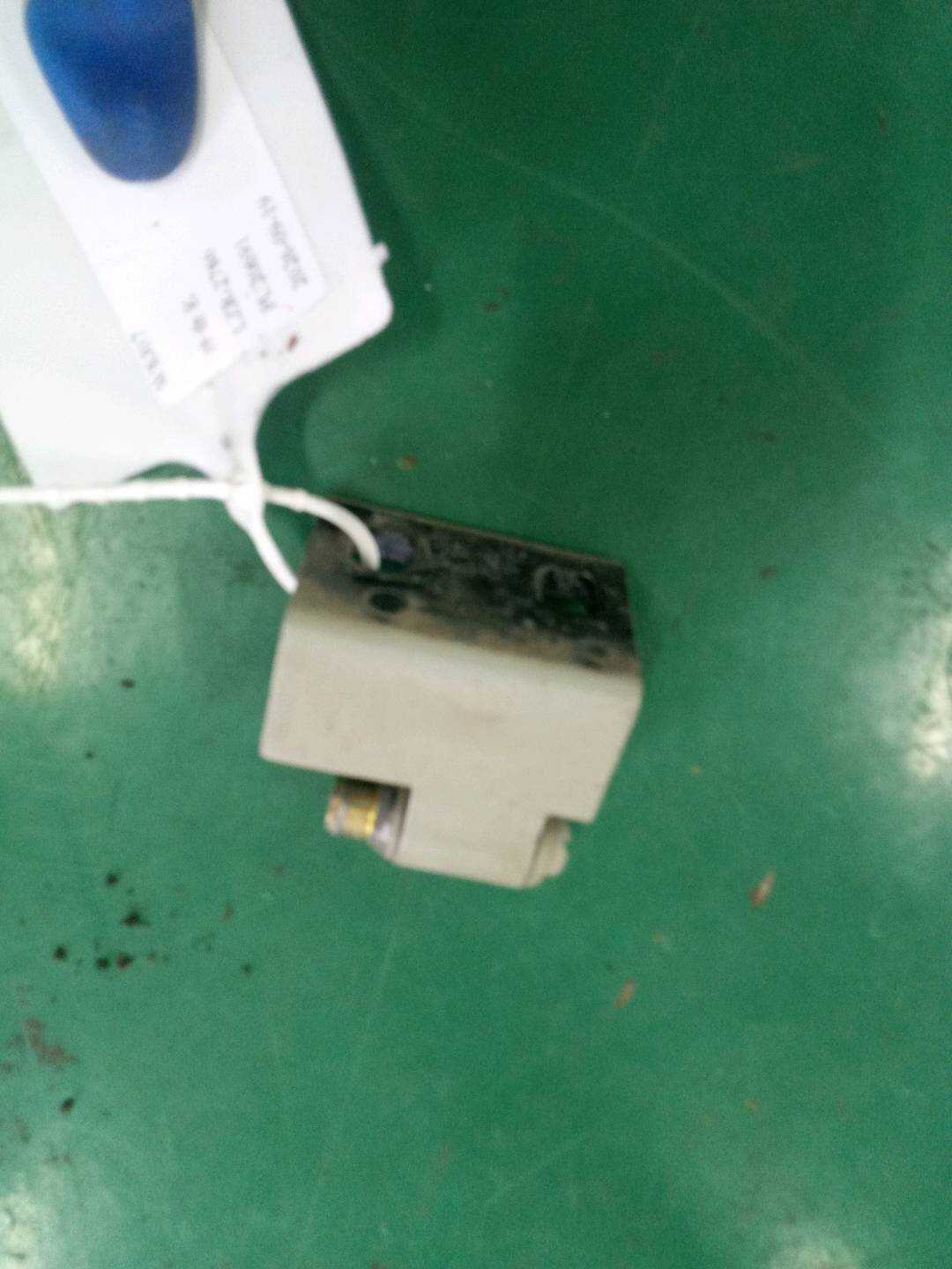 41518269838 前门铰链(右下)