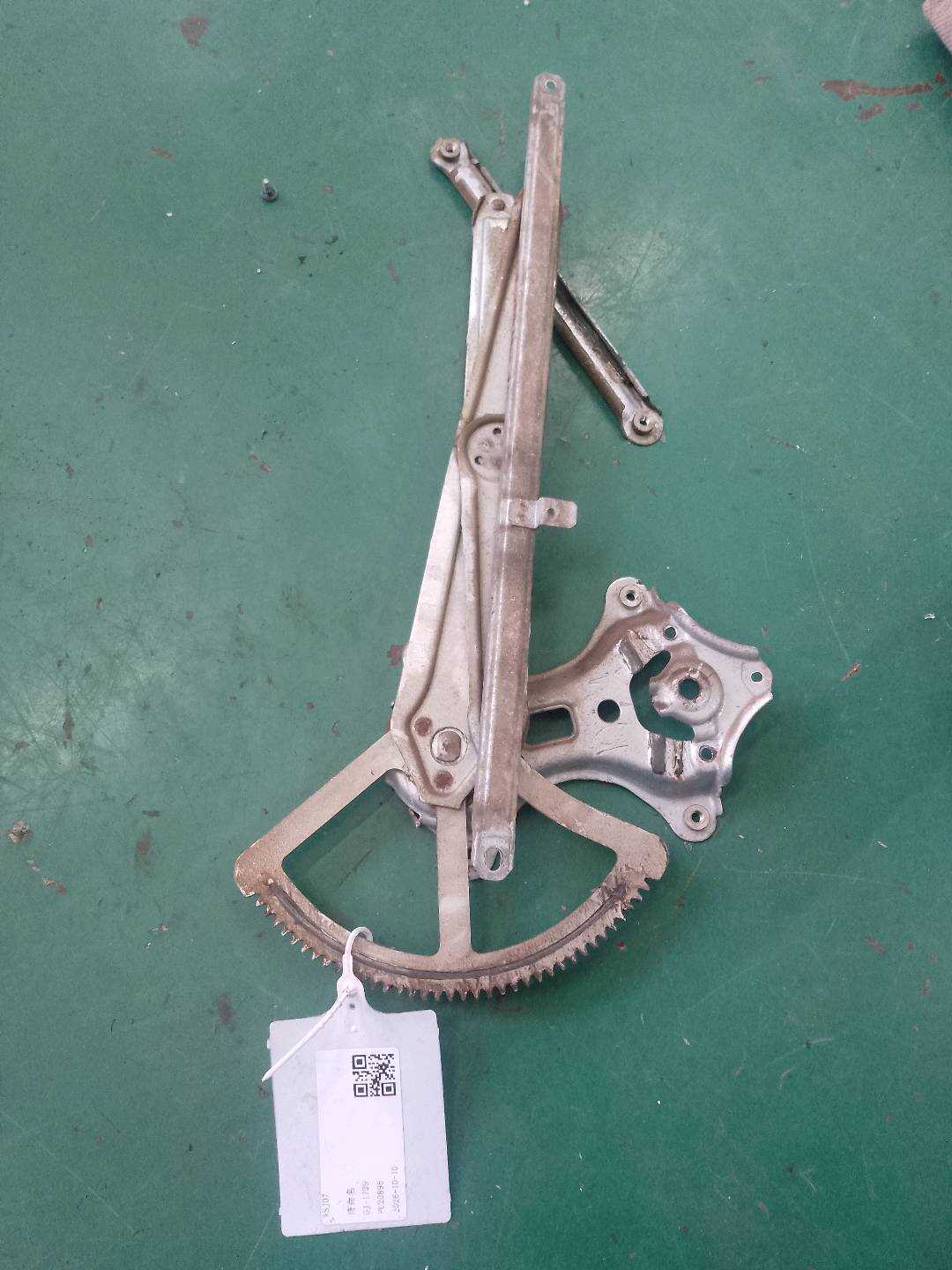 6980158010 Front Door Window Regulator Bracket, Right
