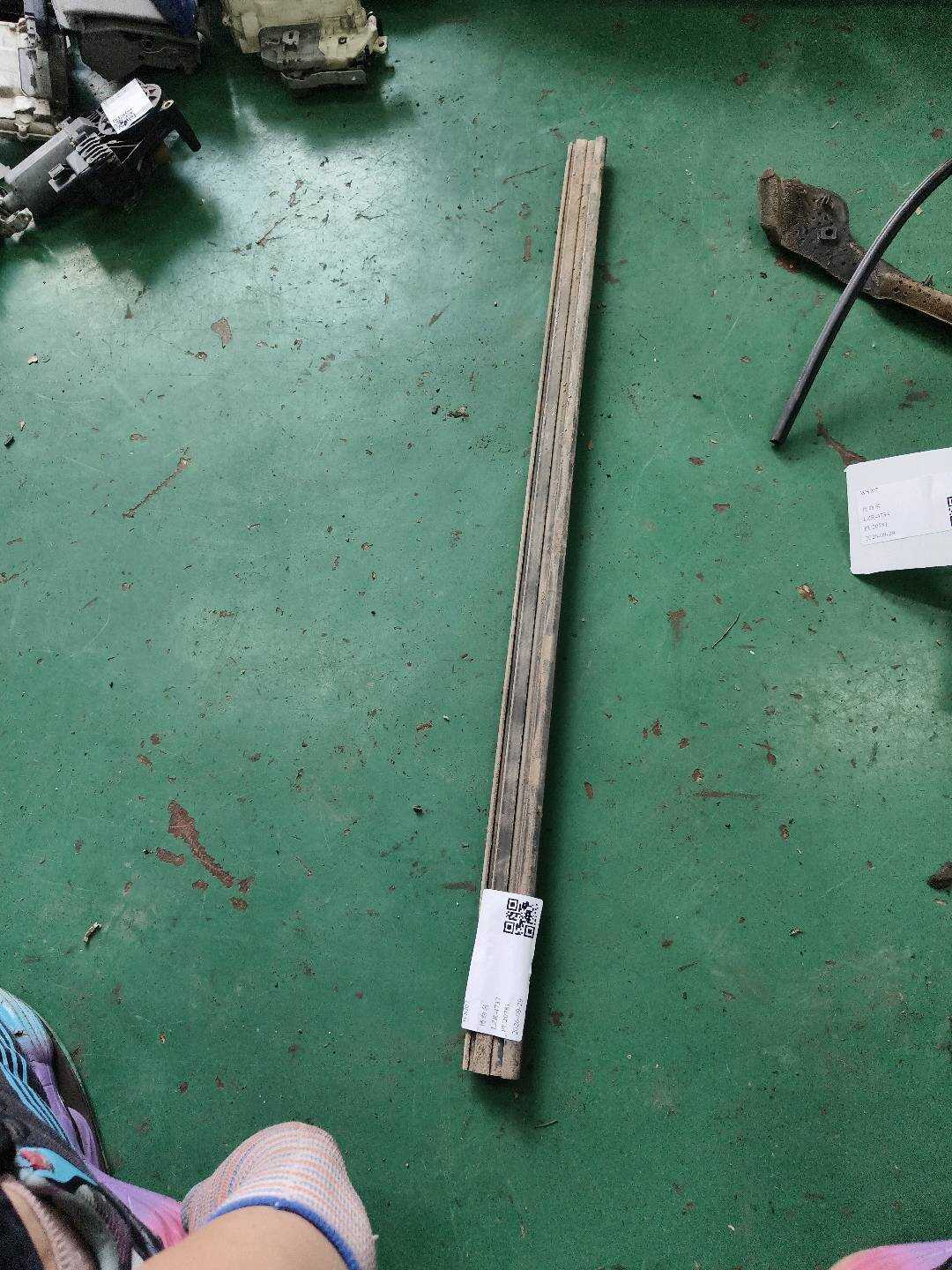 4E4839477 Rear Door Window Molding (Left Outer)