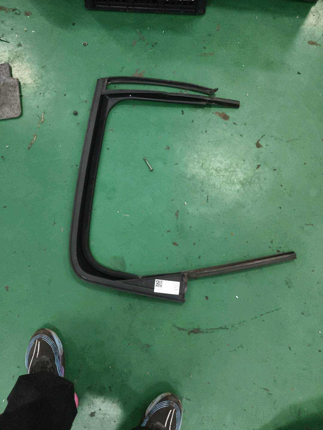51359800614 Rear Door Window Felt Channel, Right