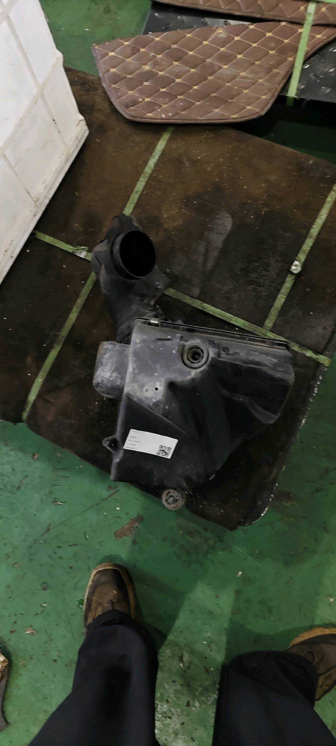 13718601677 空气滤清器总成