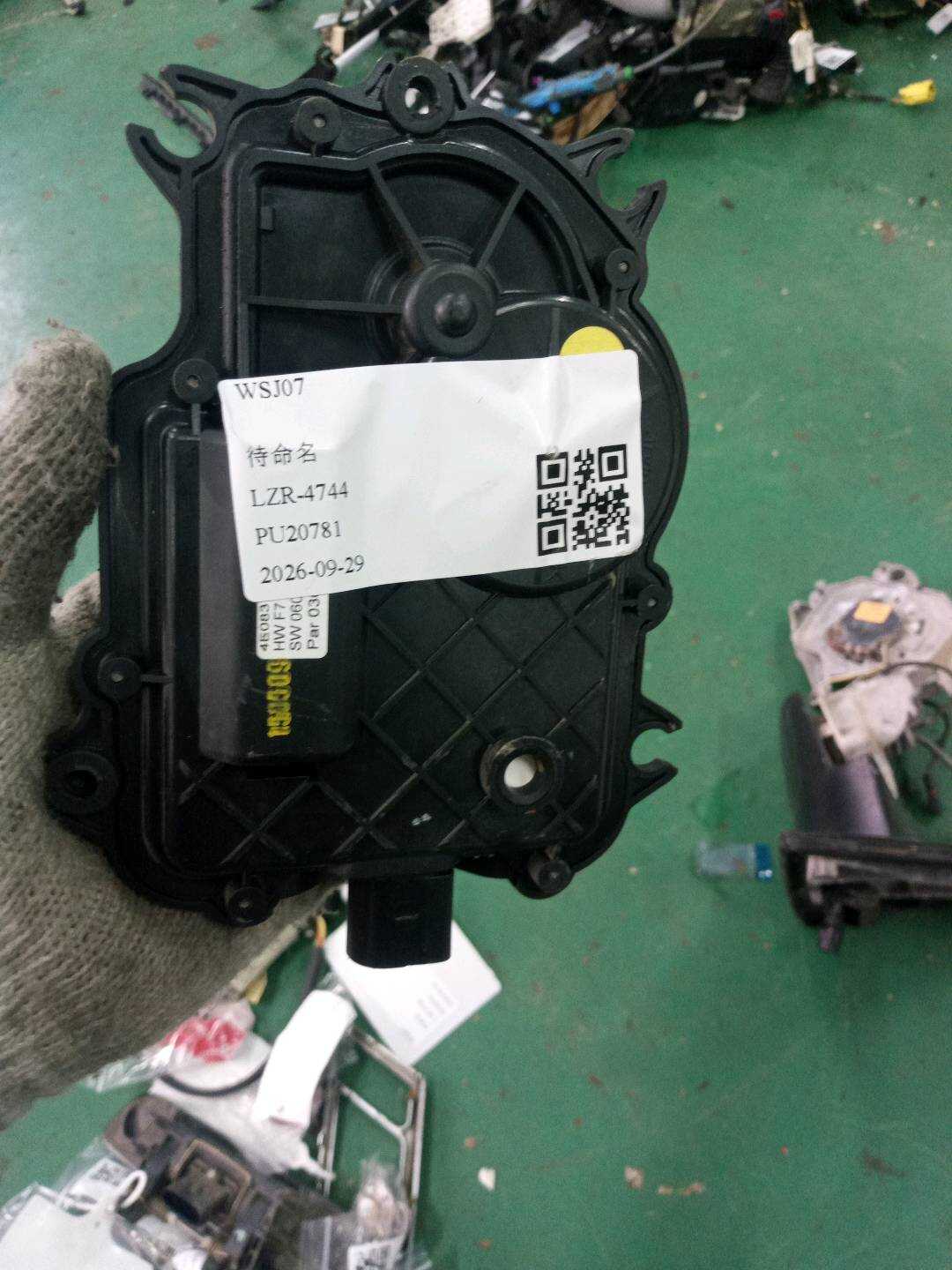 4E0837059 后门锁电机(左)