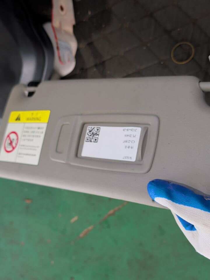51167459350 遮阳板（右）