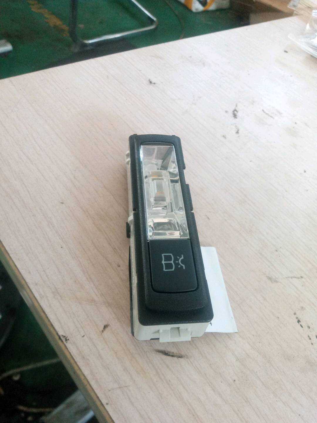 A00090609359051 车内照明灯