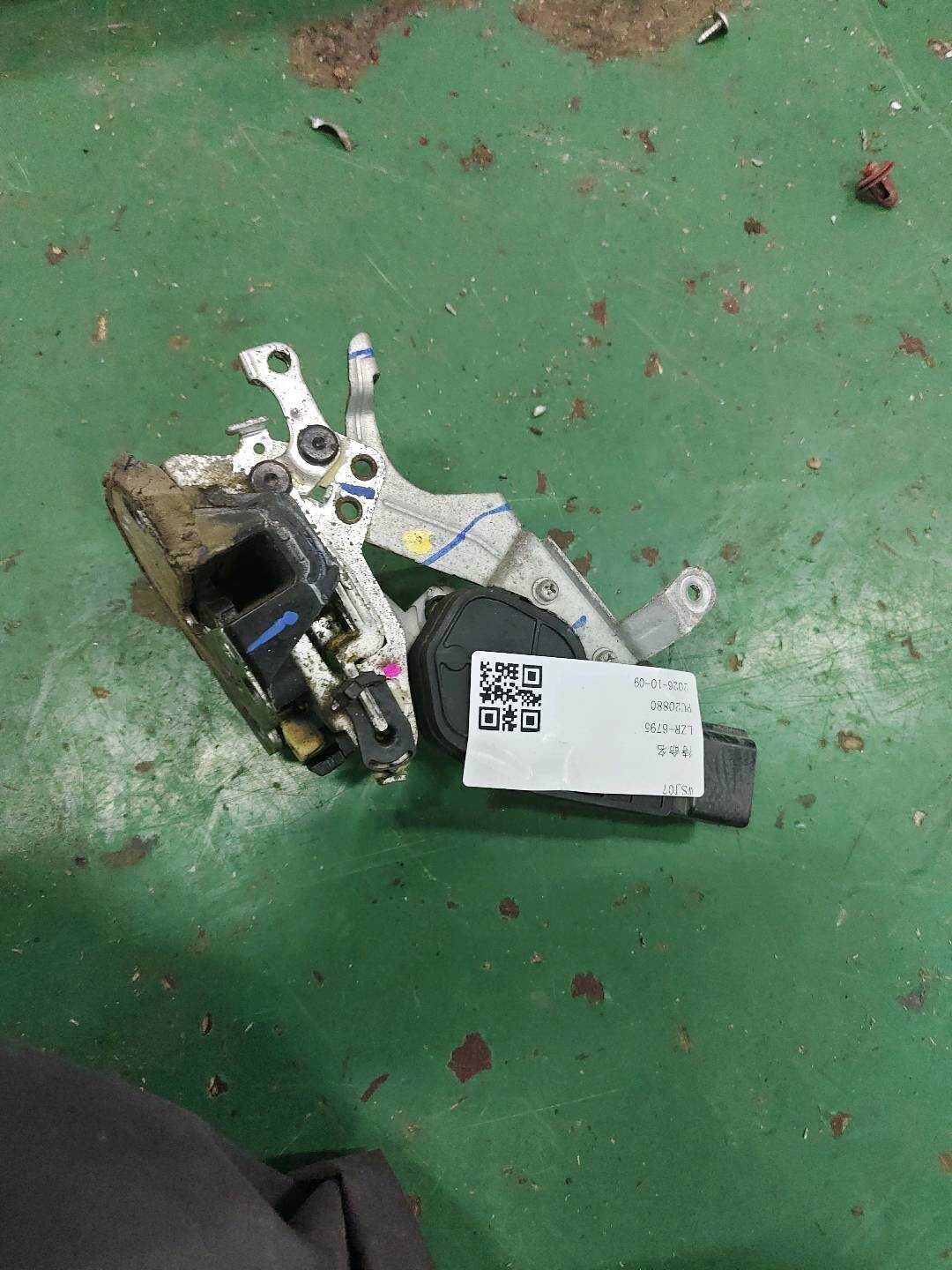 6905002161 后门锁机构(右)