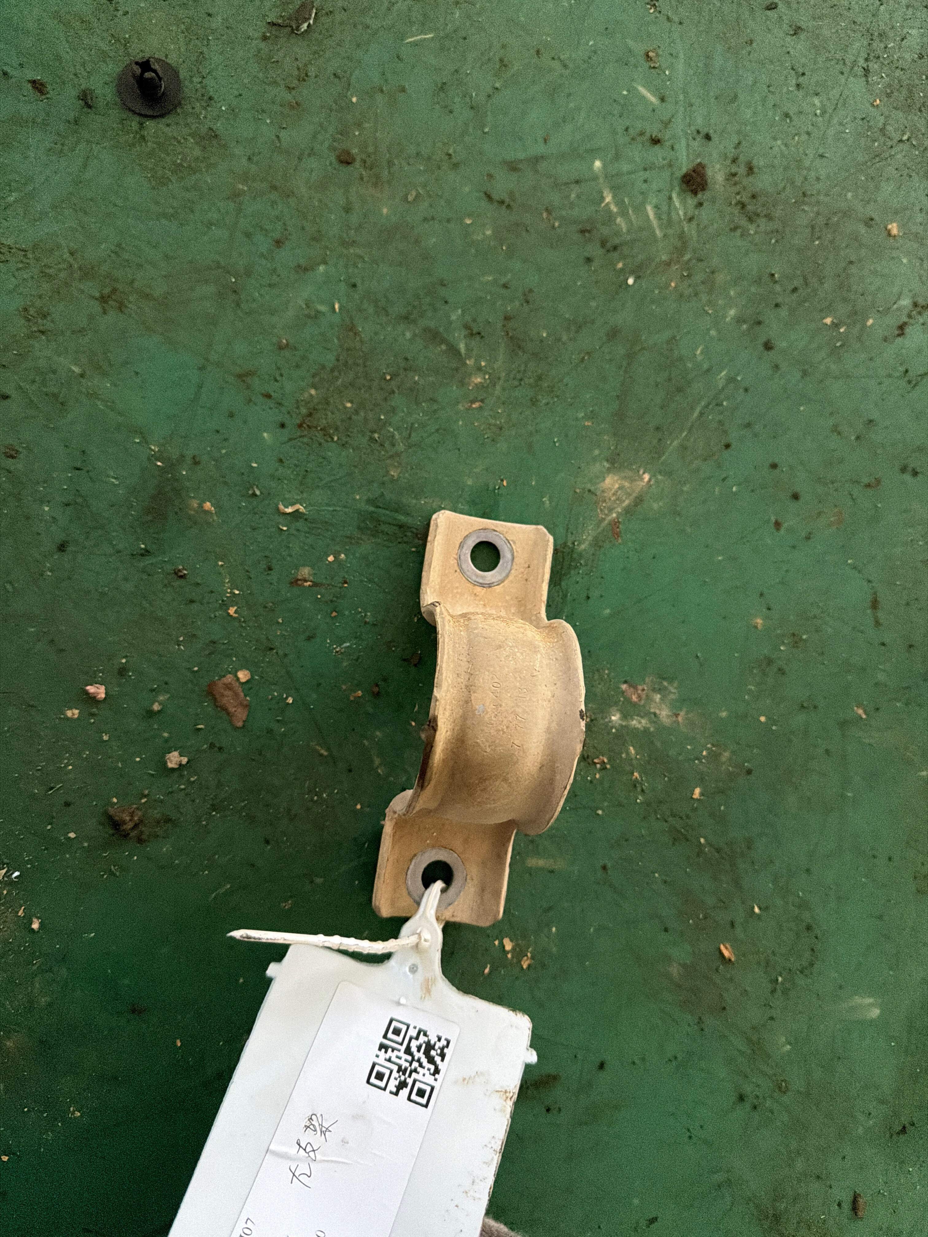 33556859264 后平衡杆支架(右)