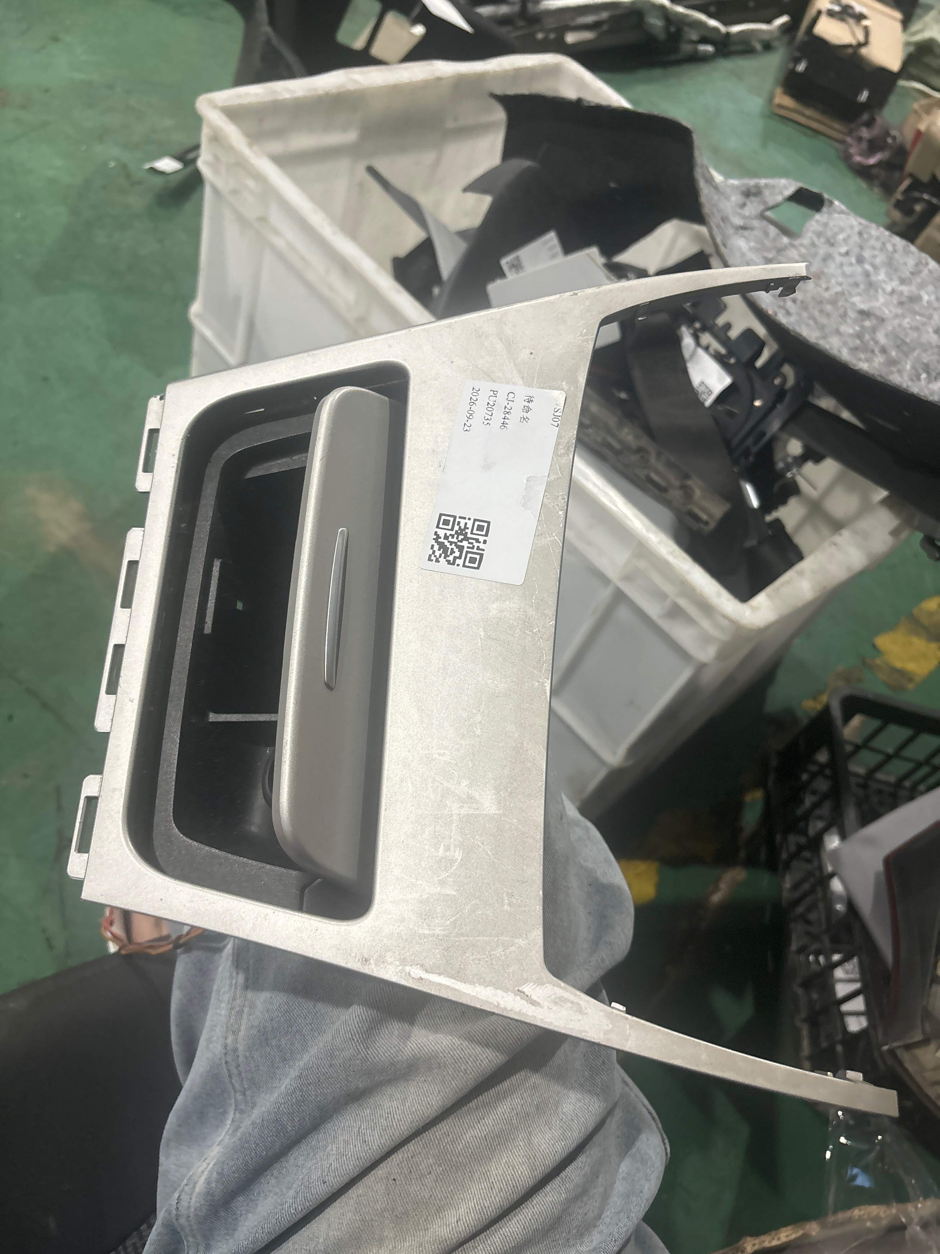 51169197204 Center Console Front Ashtray