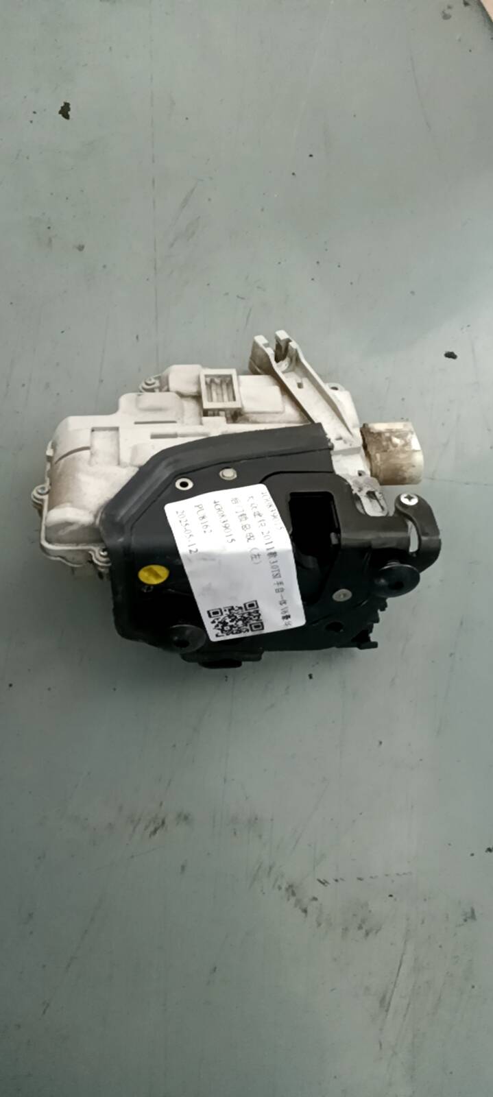 4G0839015 后门锁总成（左）