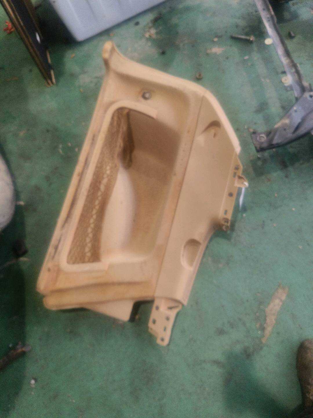 95855503700DM5 行李箱饰板(左)