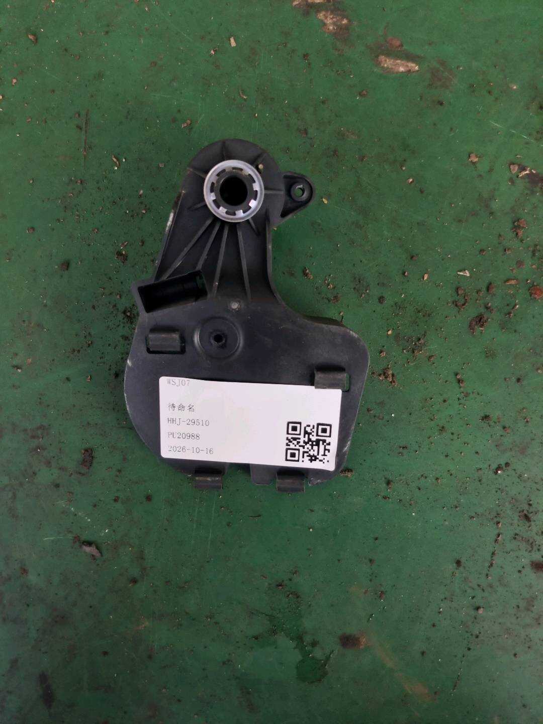 8T1823633B01C 前机盖拉线手柄底座