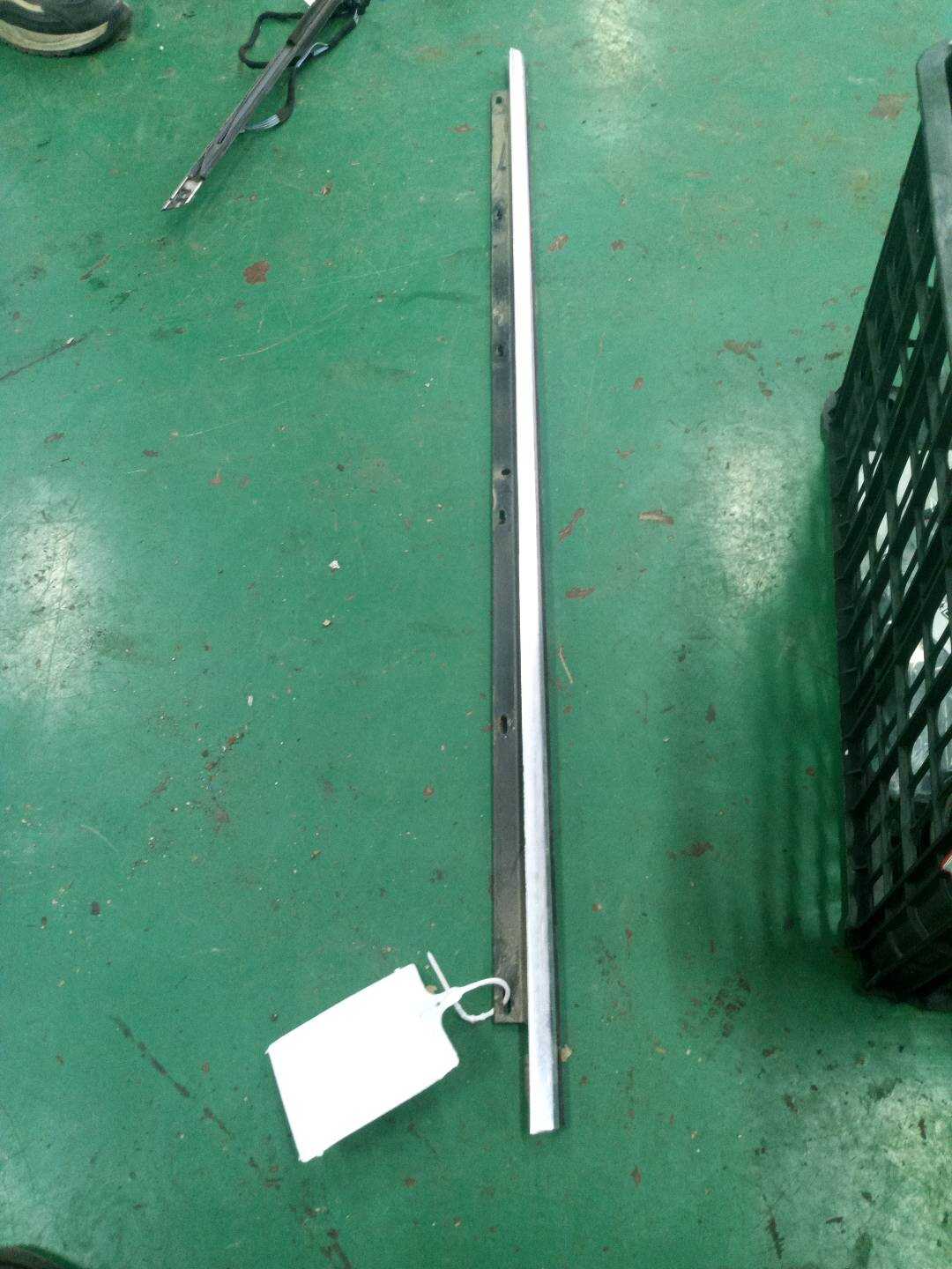 L4FD853764A Rear Door Window Molding (Right Outer)