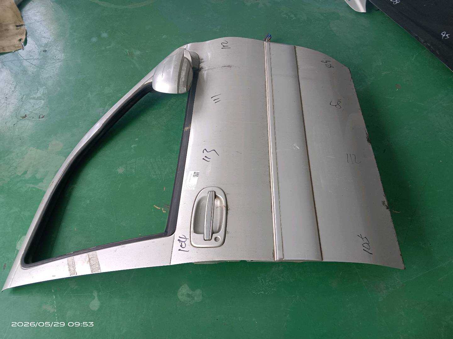 93732493 前门壳(右)