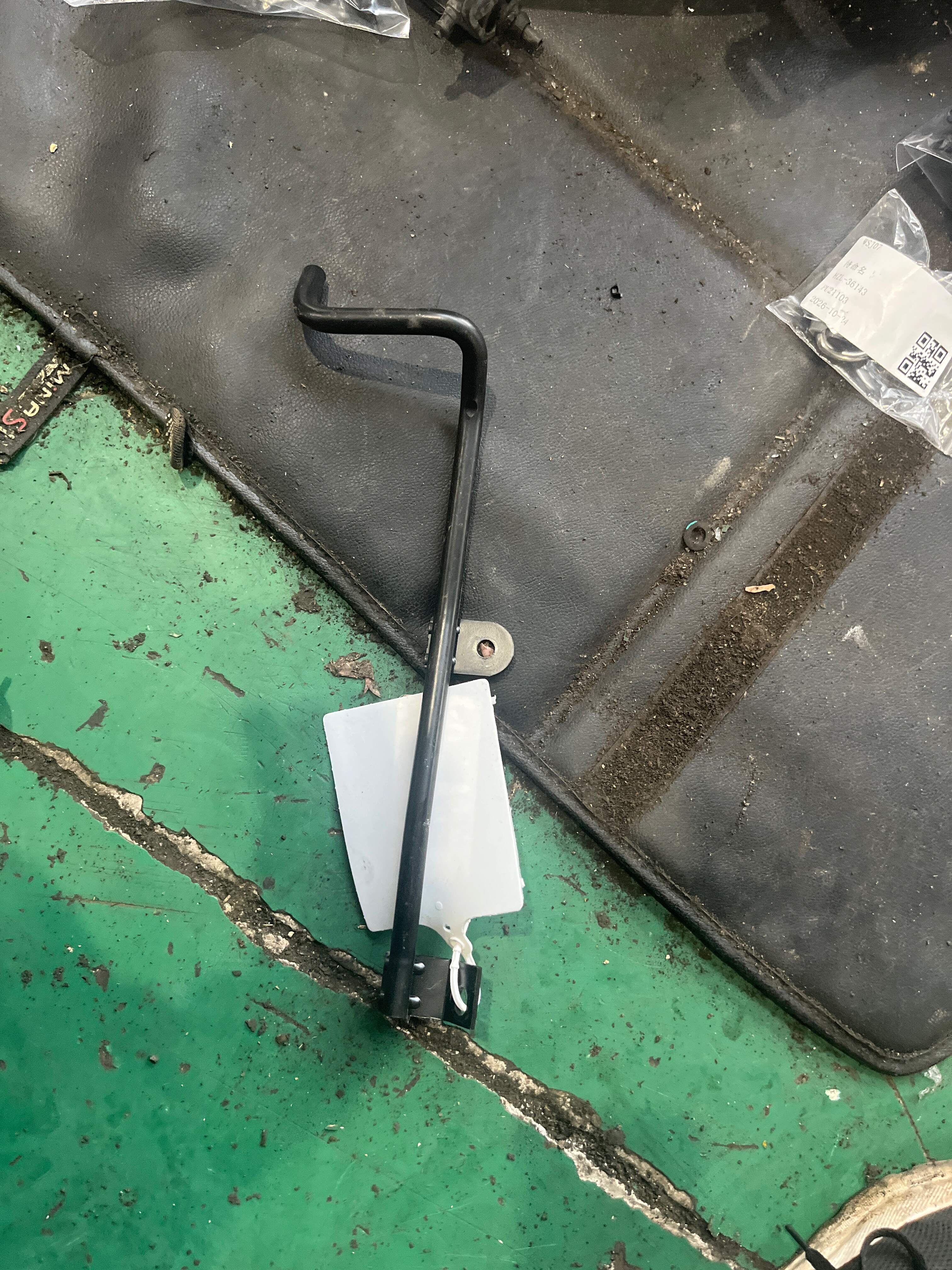 1K1721913J Steering Column Bracket, Upper