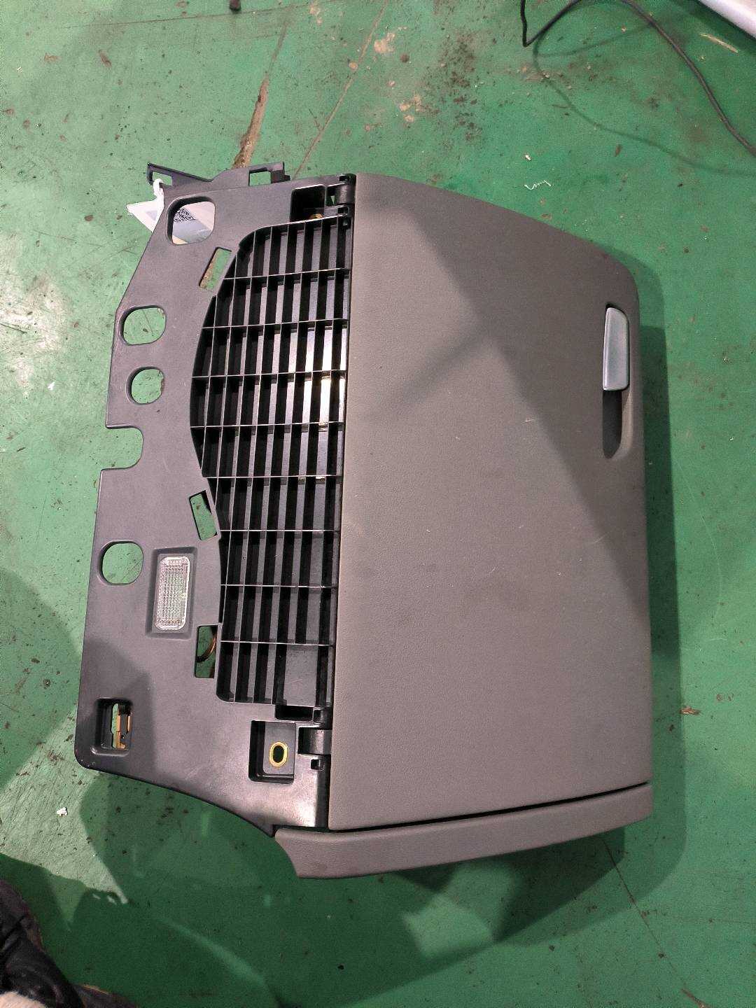 8R1857035D 仪表台杂物箱
