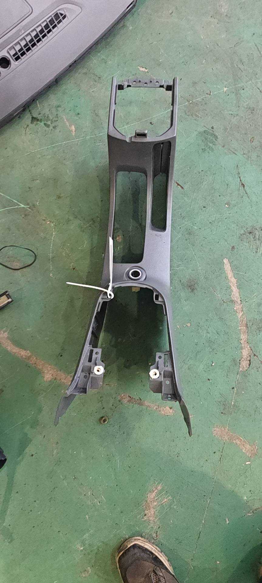 94565121 Center Console
