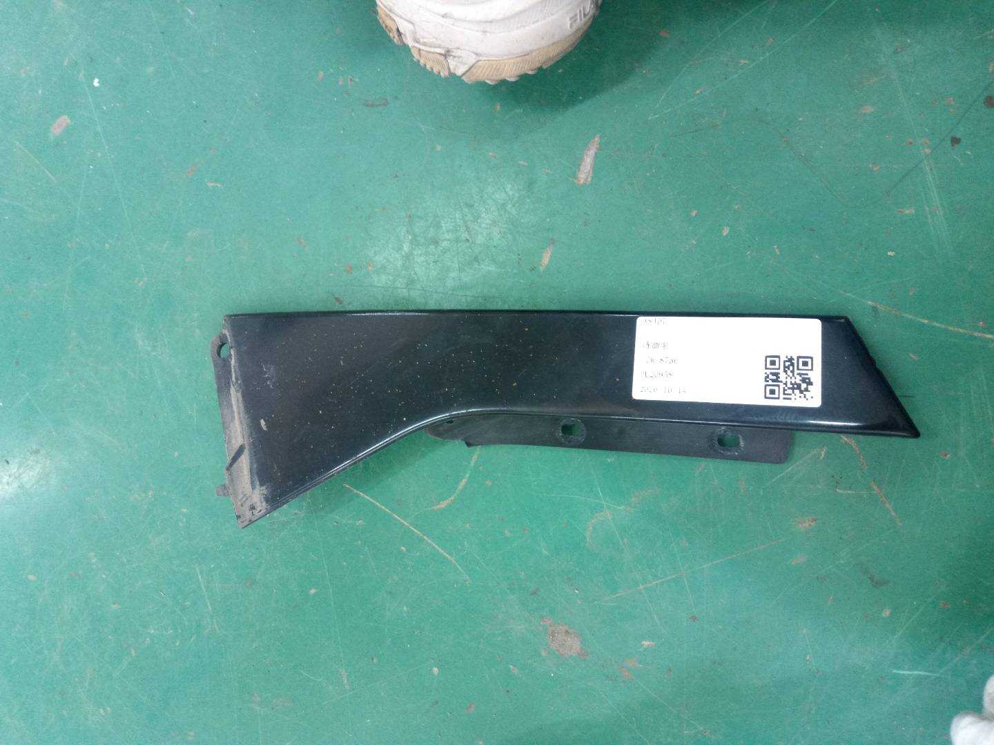LR027219 Rear Door Window Frame Outer Trim, Front Right