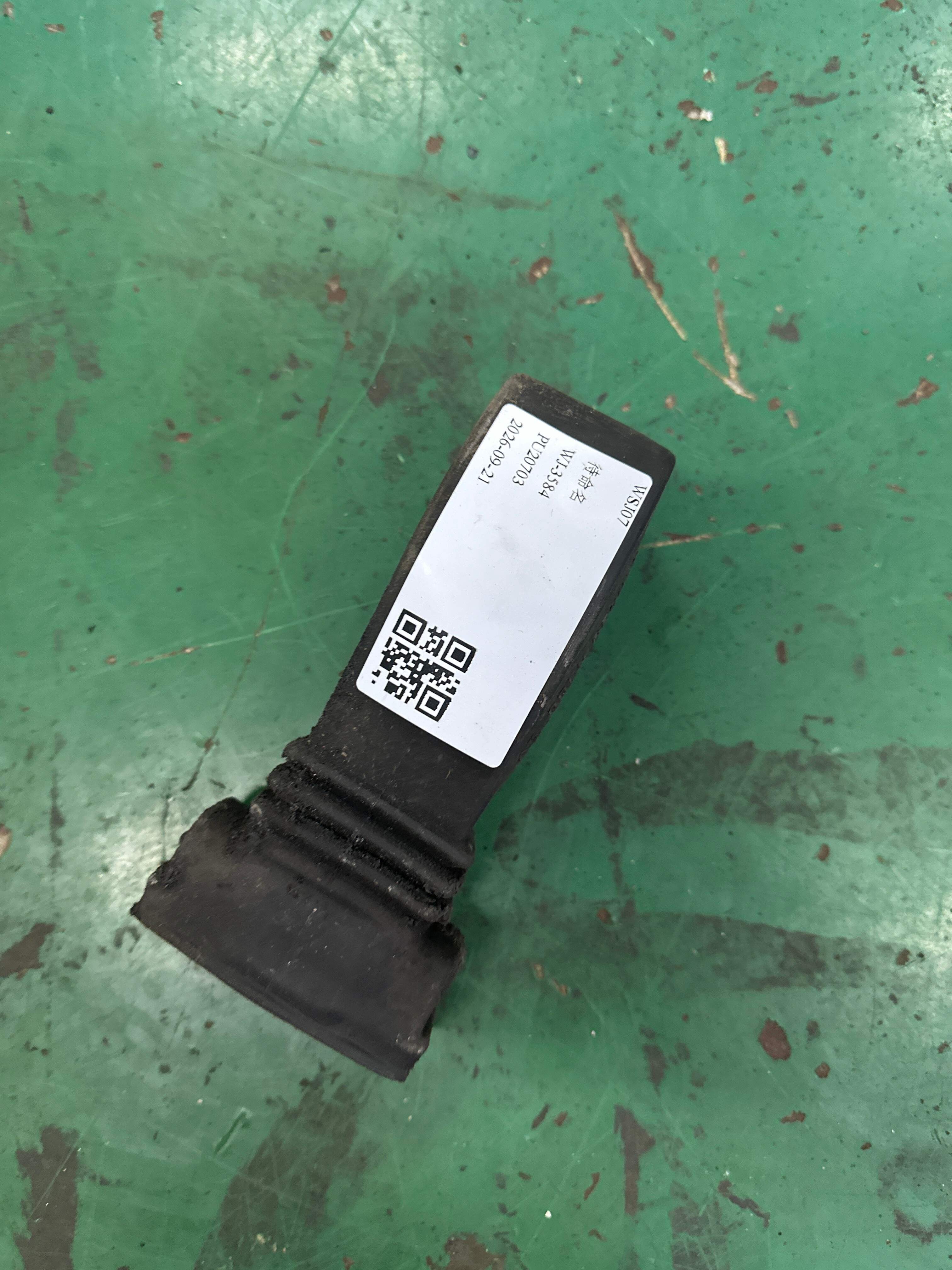 8T8839267A 后门限位器盖(左)