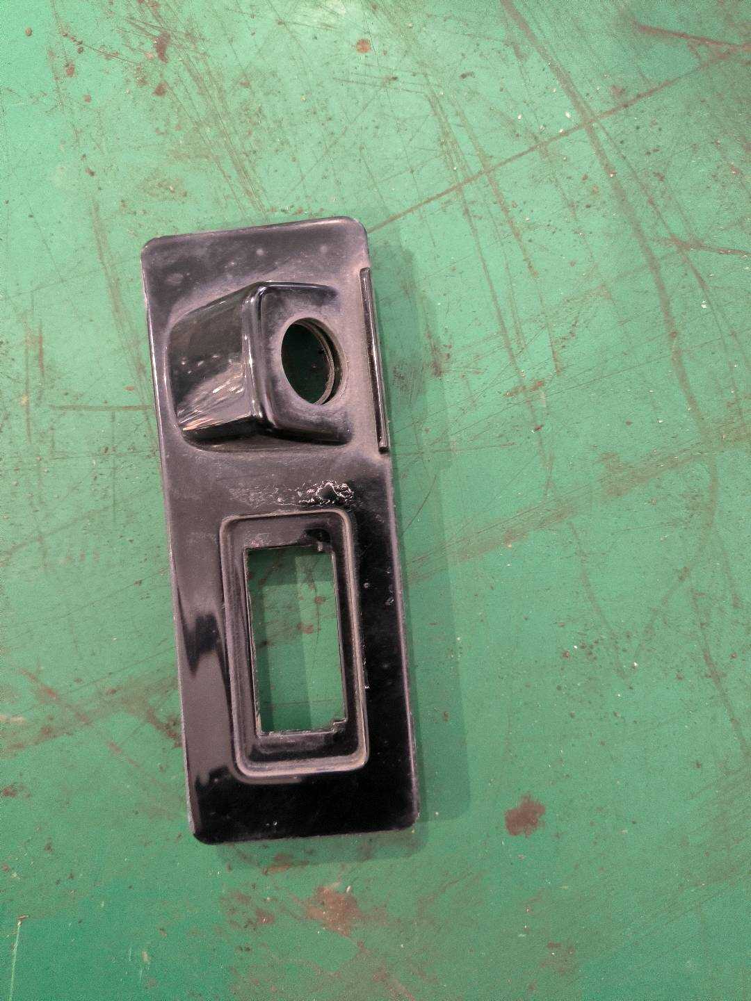 P0001152AE Tailgate License Plate Light Bracket