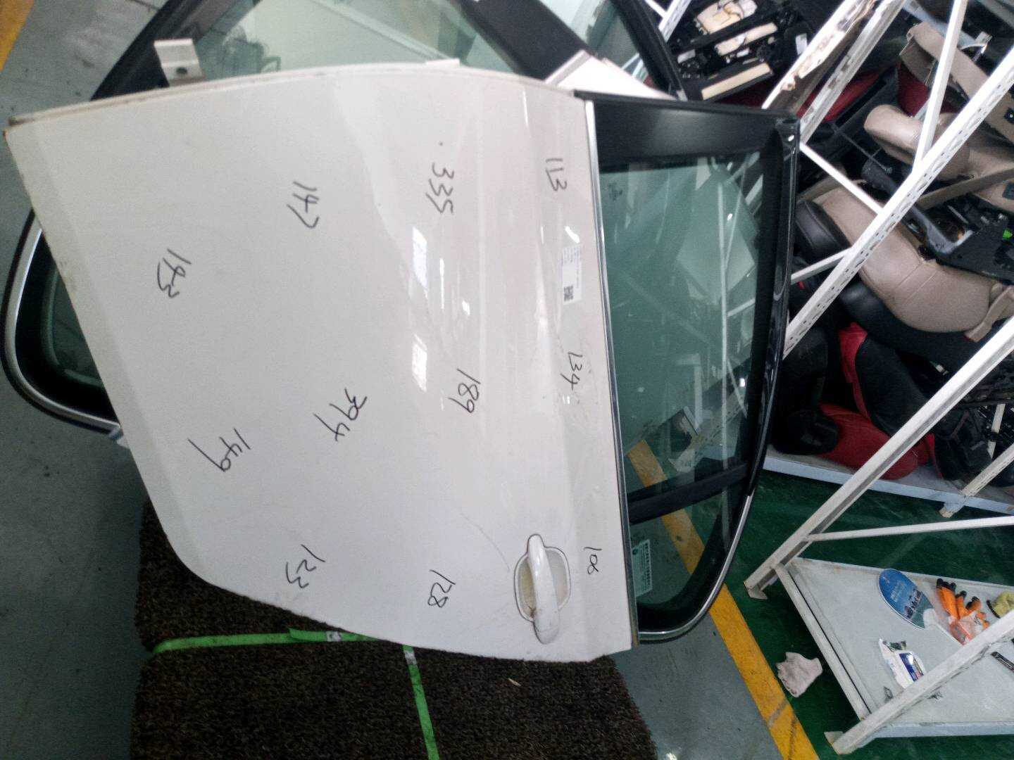 41009631831 后门壳（左）