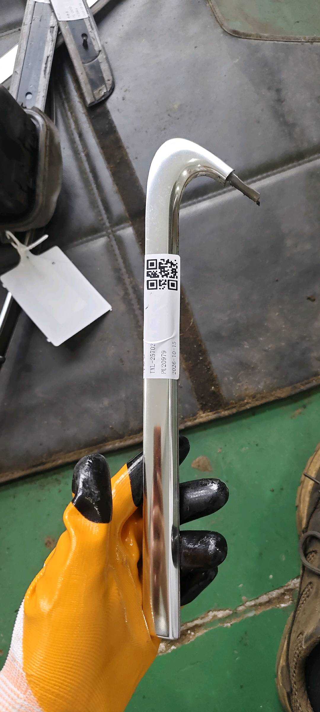 8K5853345B 后侧围玻璃饰条(左)