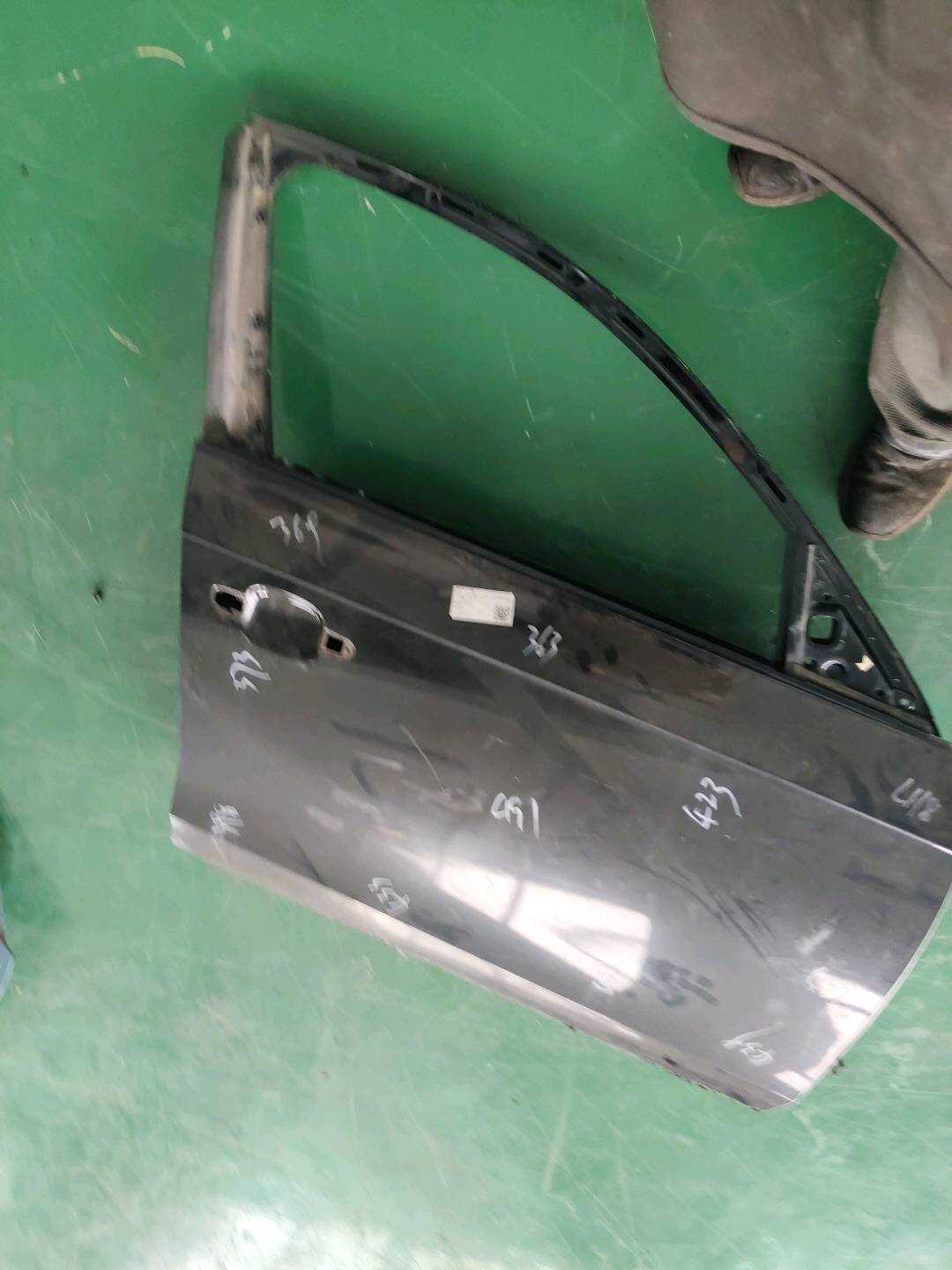 8KD831052B 前门壳(右)