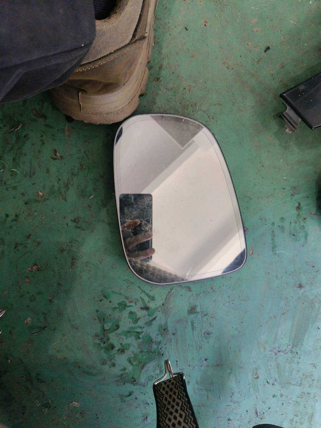 C2C37096 倒车镜片(左)