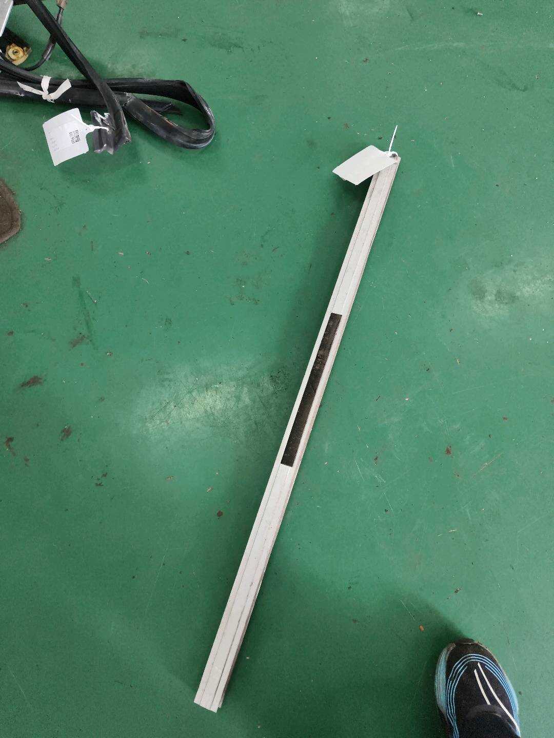 L4C0833507 防撞梁