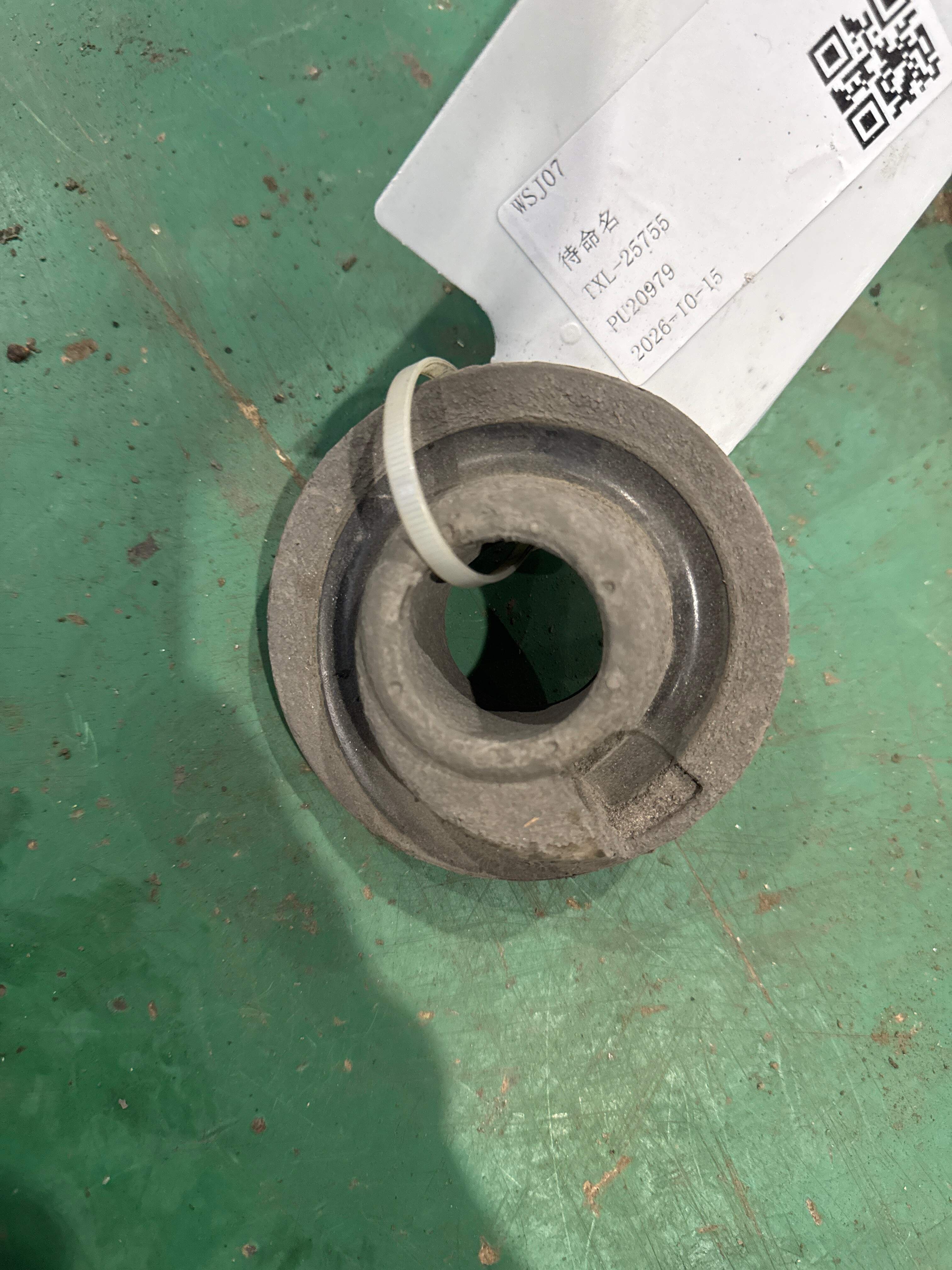 L8KD512297A 后减震器弹簧软垫(下)