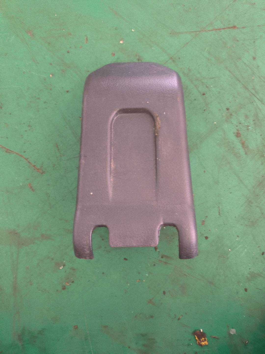 7050312XKZ16A3Y Rear Single Seat Right Front Bolt Cover