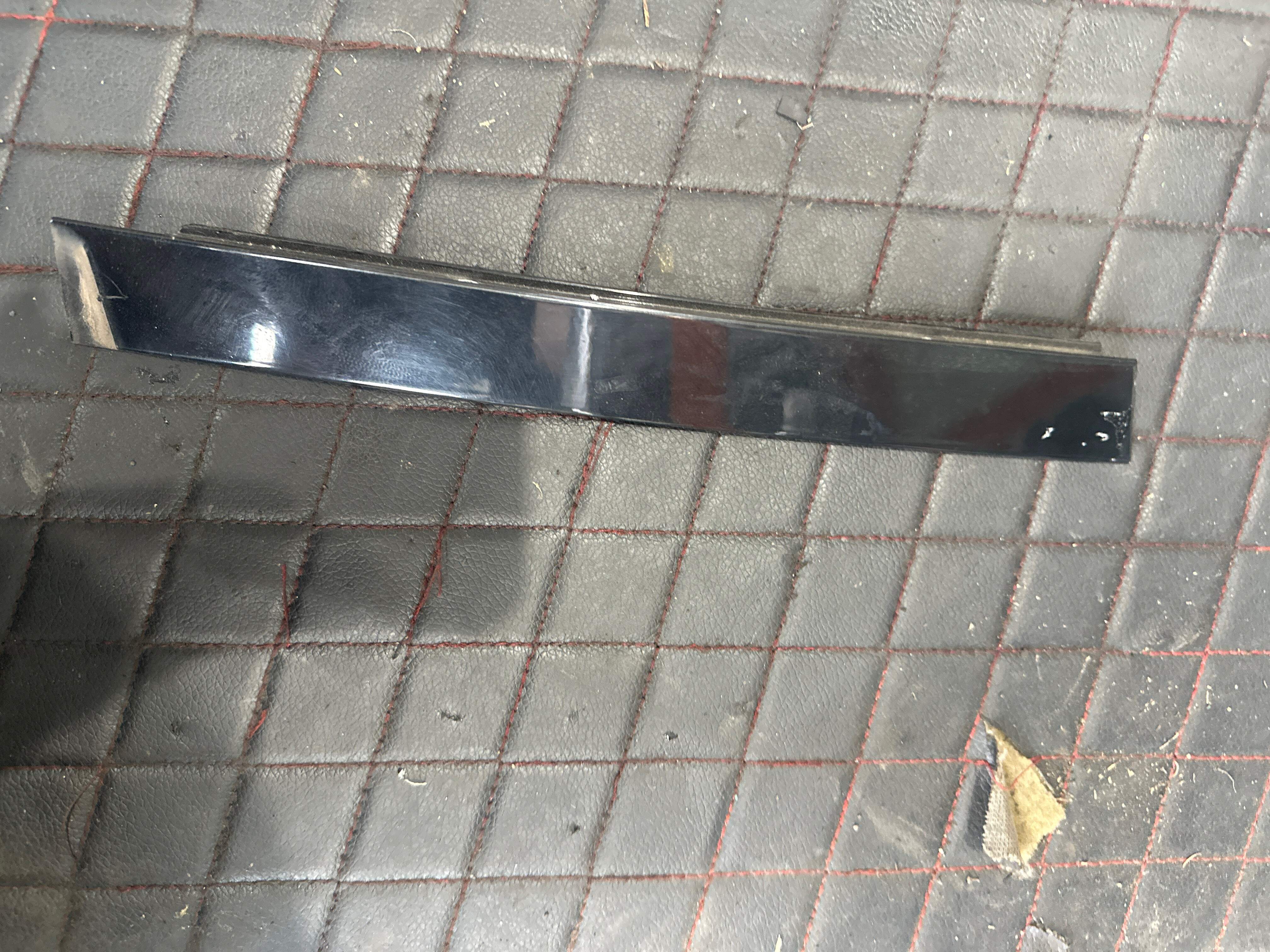 51357416540 后门窗框外饰板（右后）