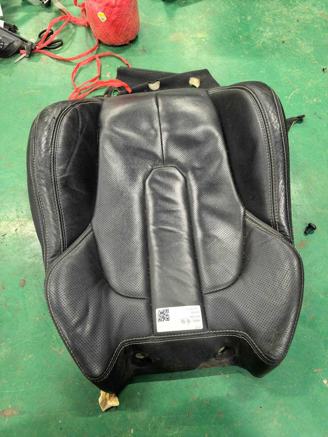 LR026671 Driver Seat Backrest Cover