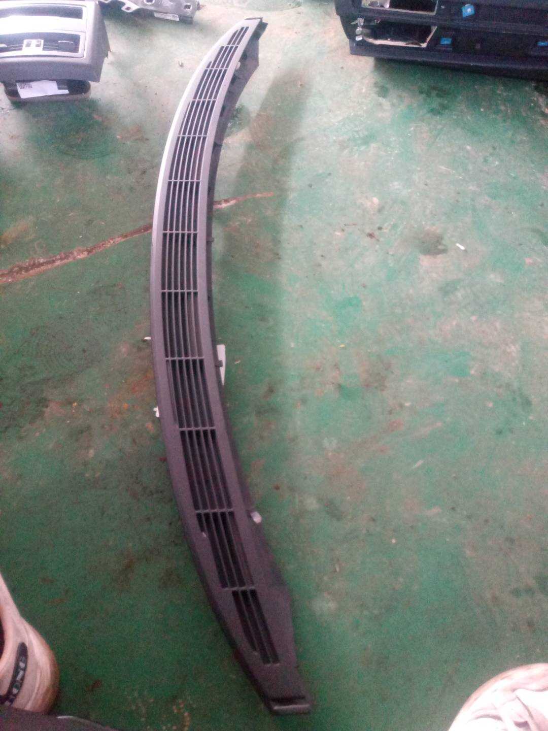 51467139342 后窗台饰板排气格栅