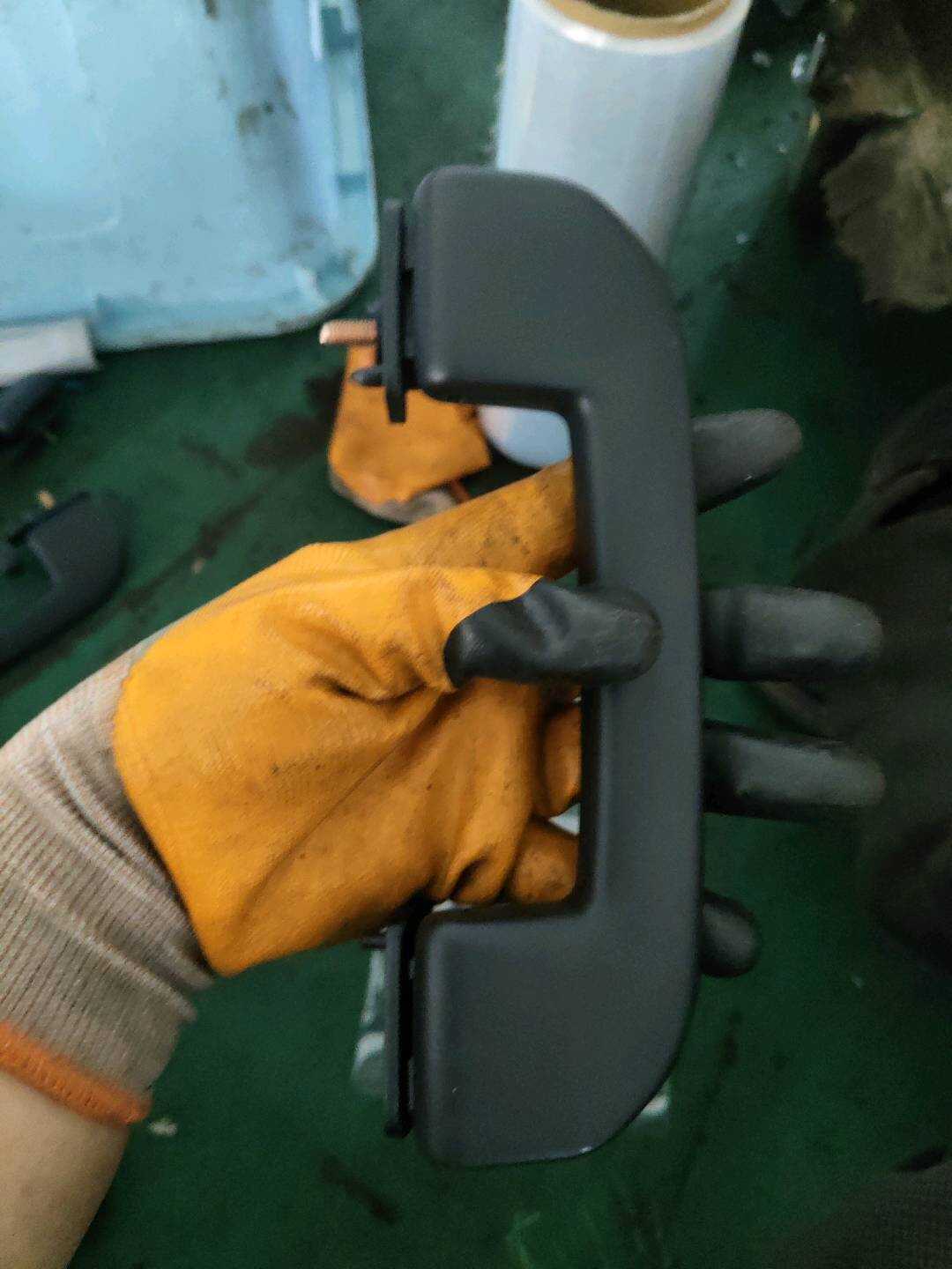 B011047 右前拉手总成