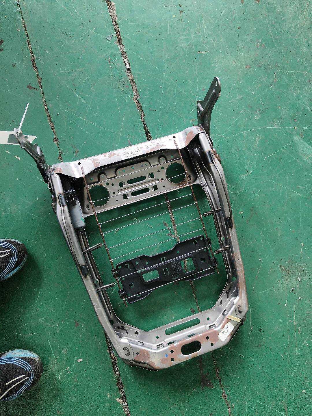 LR069651 Driver Seat Backrest Frame