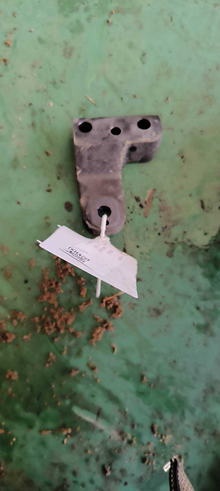 21825F9010 Engine Bracket, Right