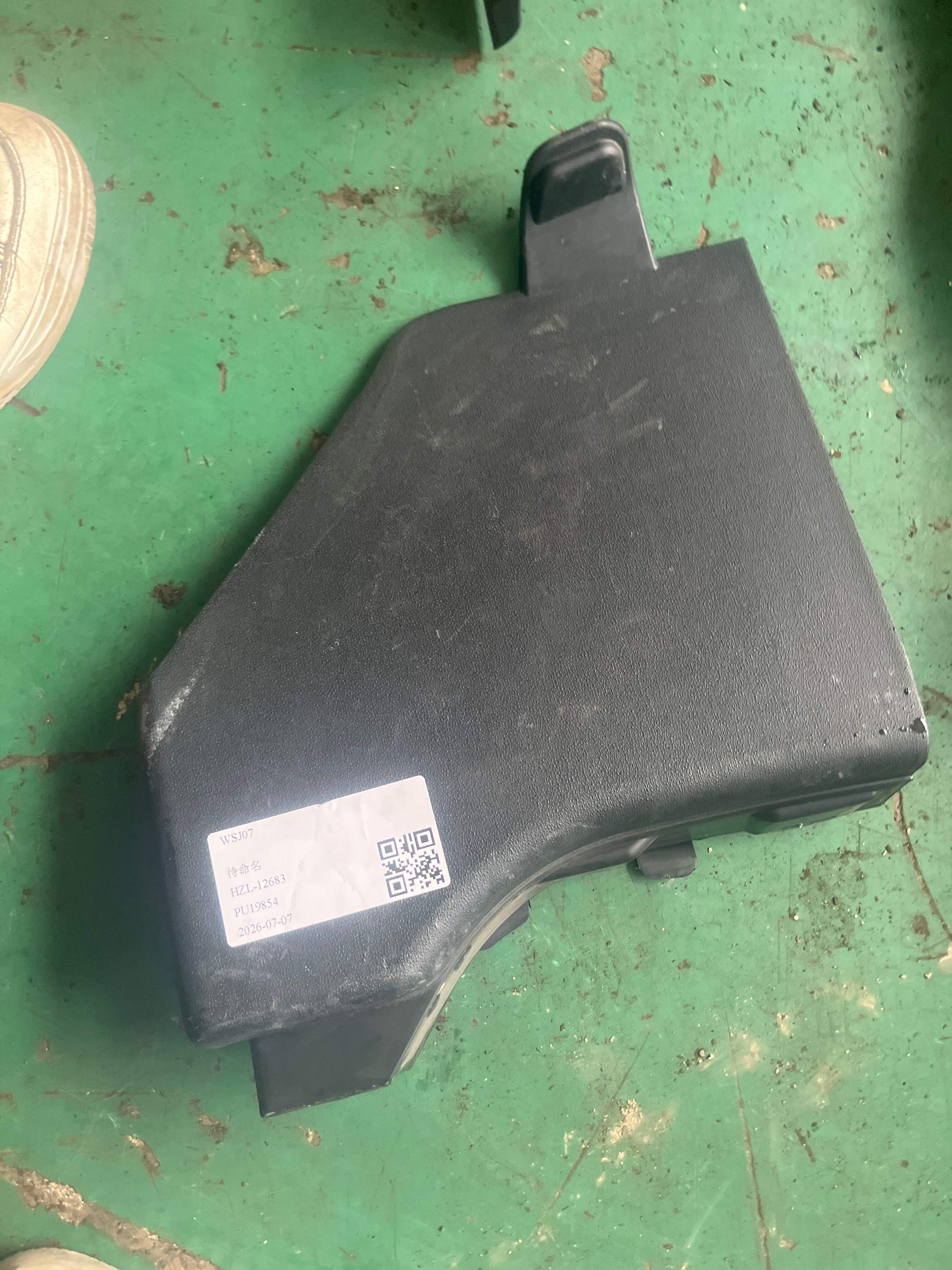 858242M0009P A柱内衬（右下）