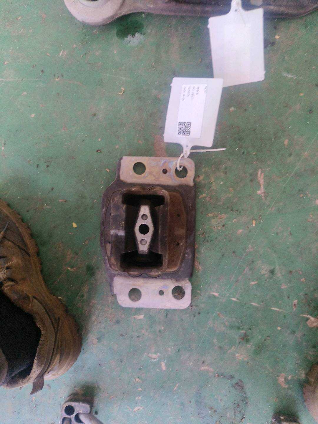 DG937M121CA Transmission Mount Rubber
