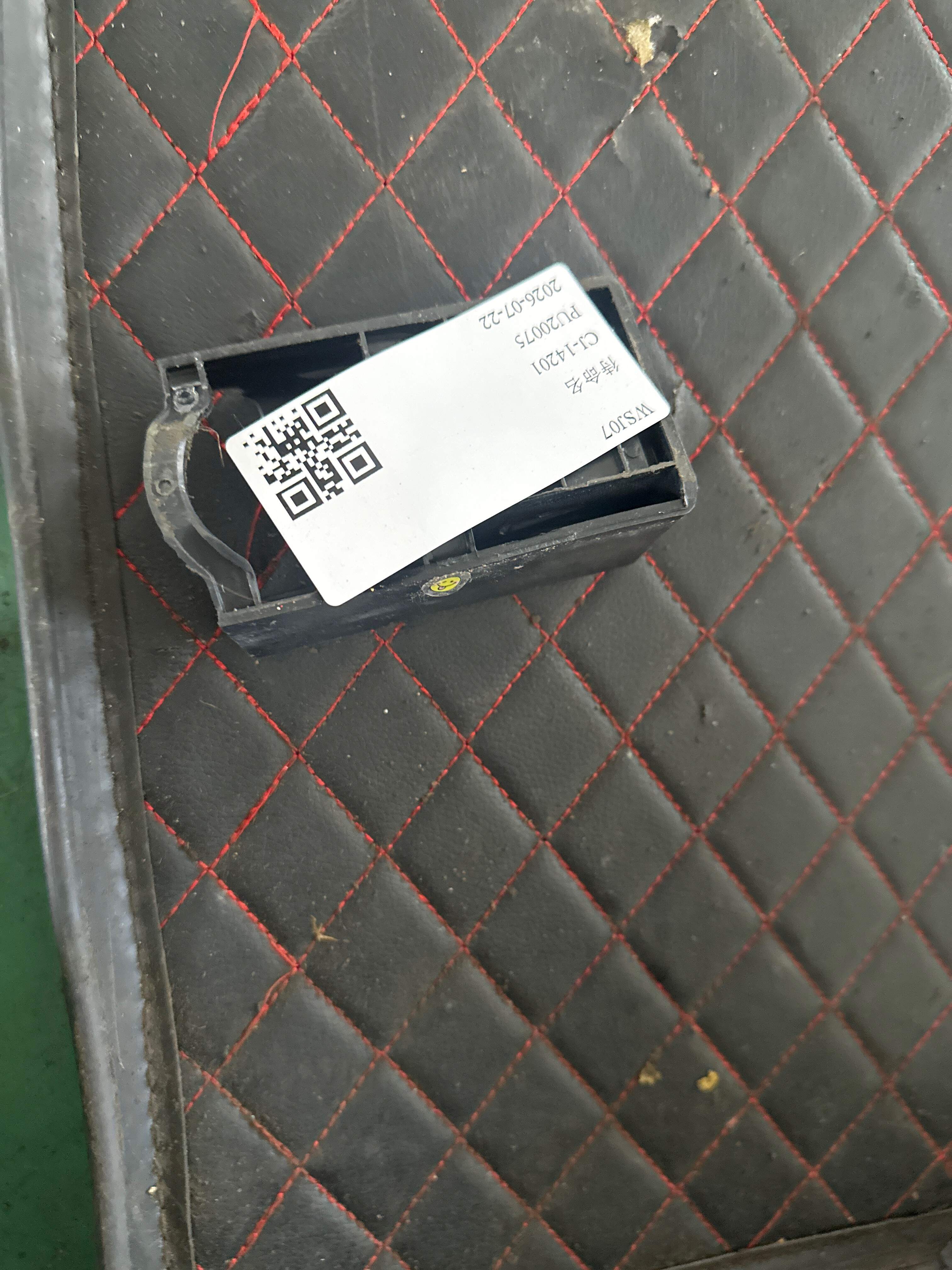 52107448270 前座椅底座导轨饰盖(右后)