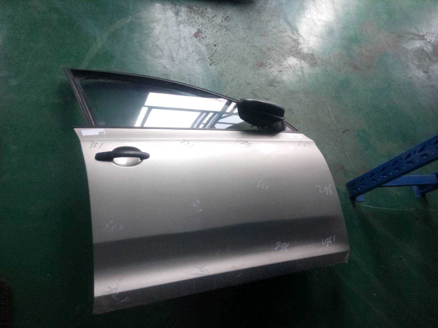 34D831056A 前门壳(右)