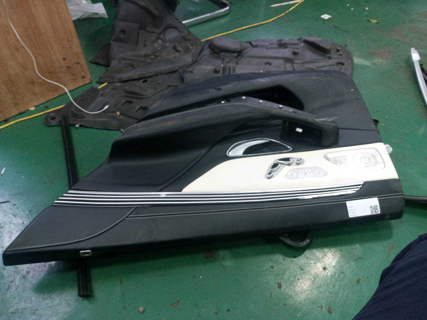 A22173026798L72 Rear Door Trim Panel, Right