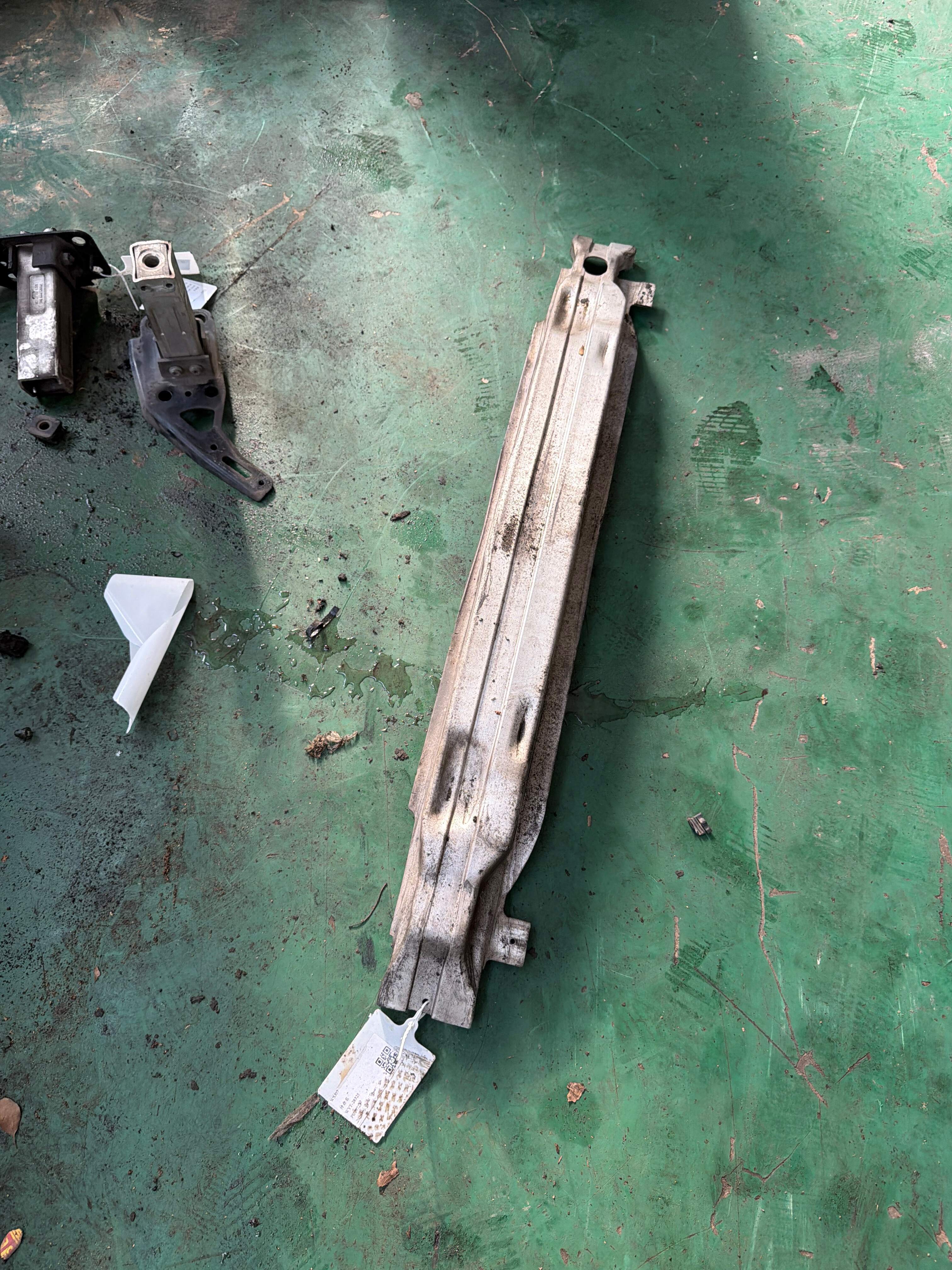 4F0807111 Front Bumper Frame