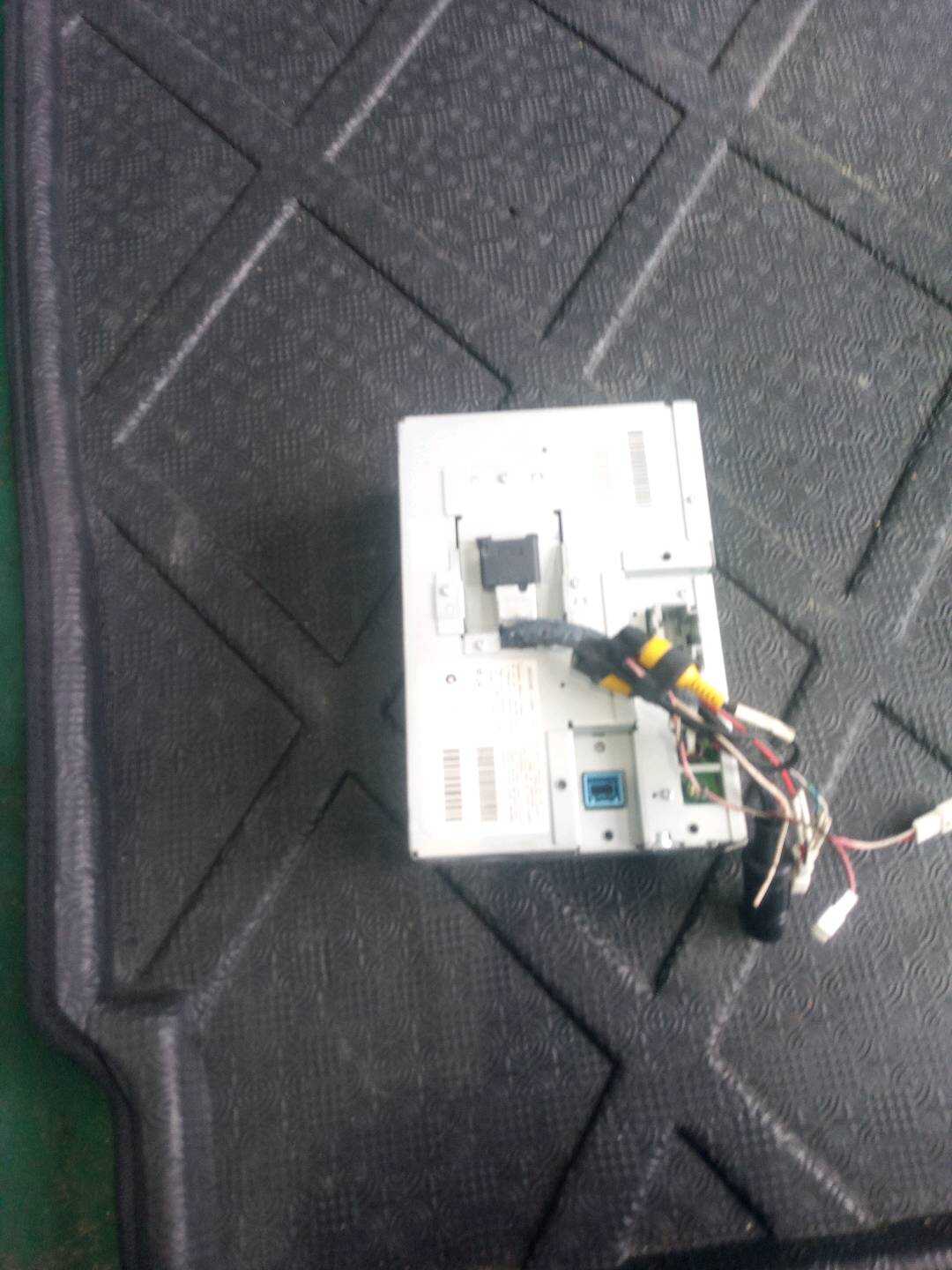 C2Z12080 仪表台中央显示器