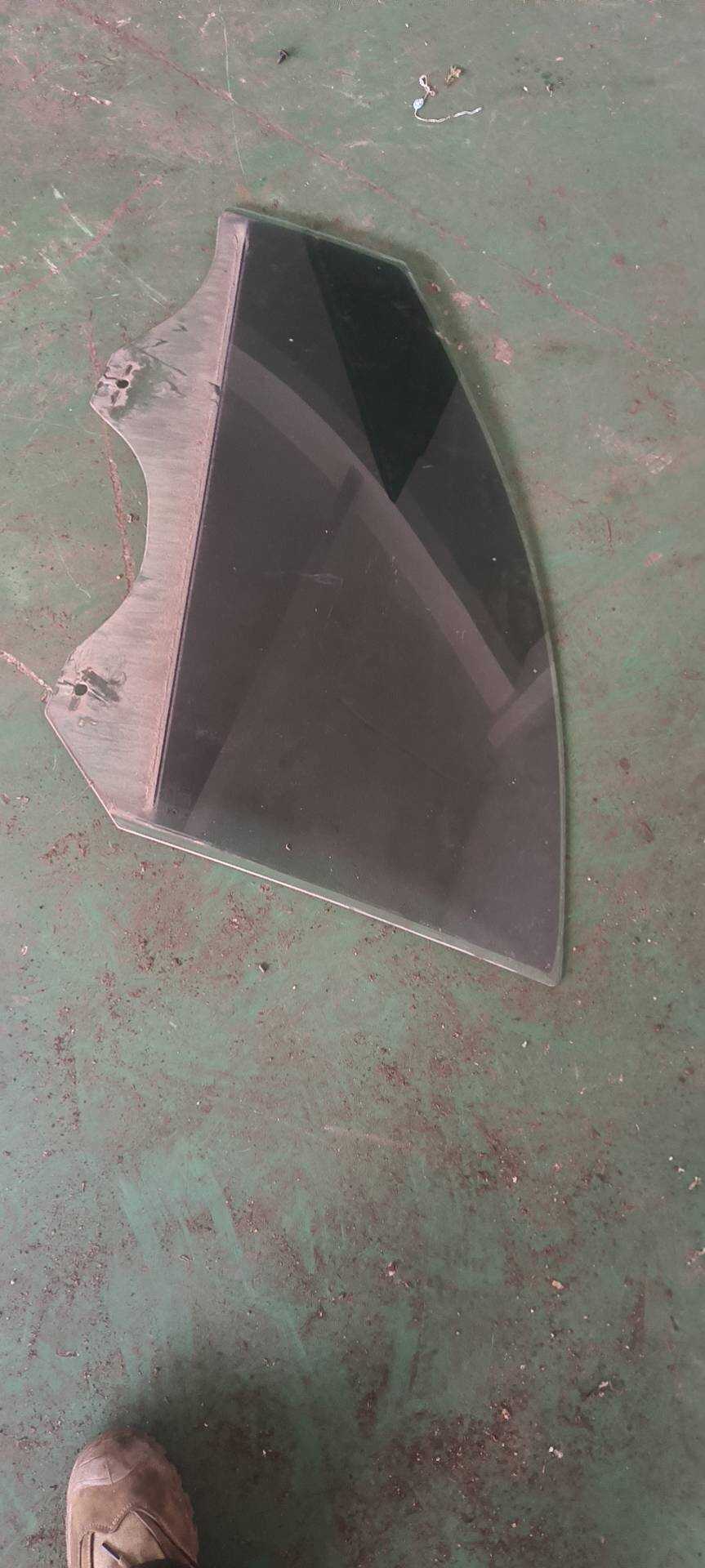 84384355 Front Door Glass, Left