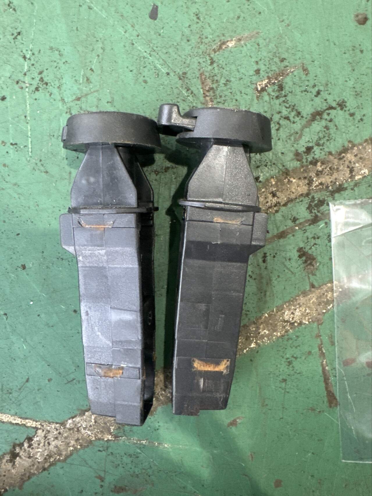 HJQ500110PVJ 前排座椅头枕导套
