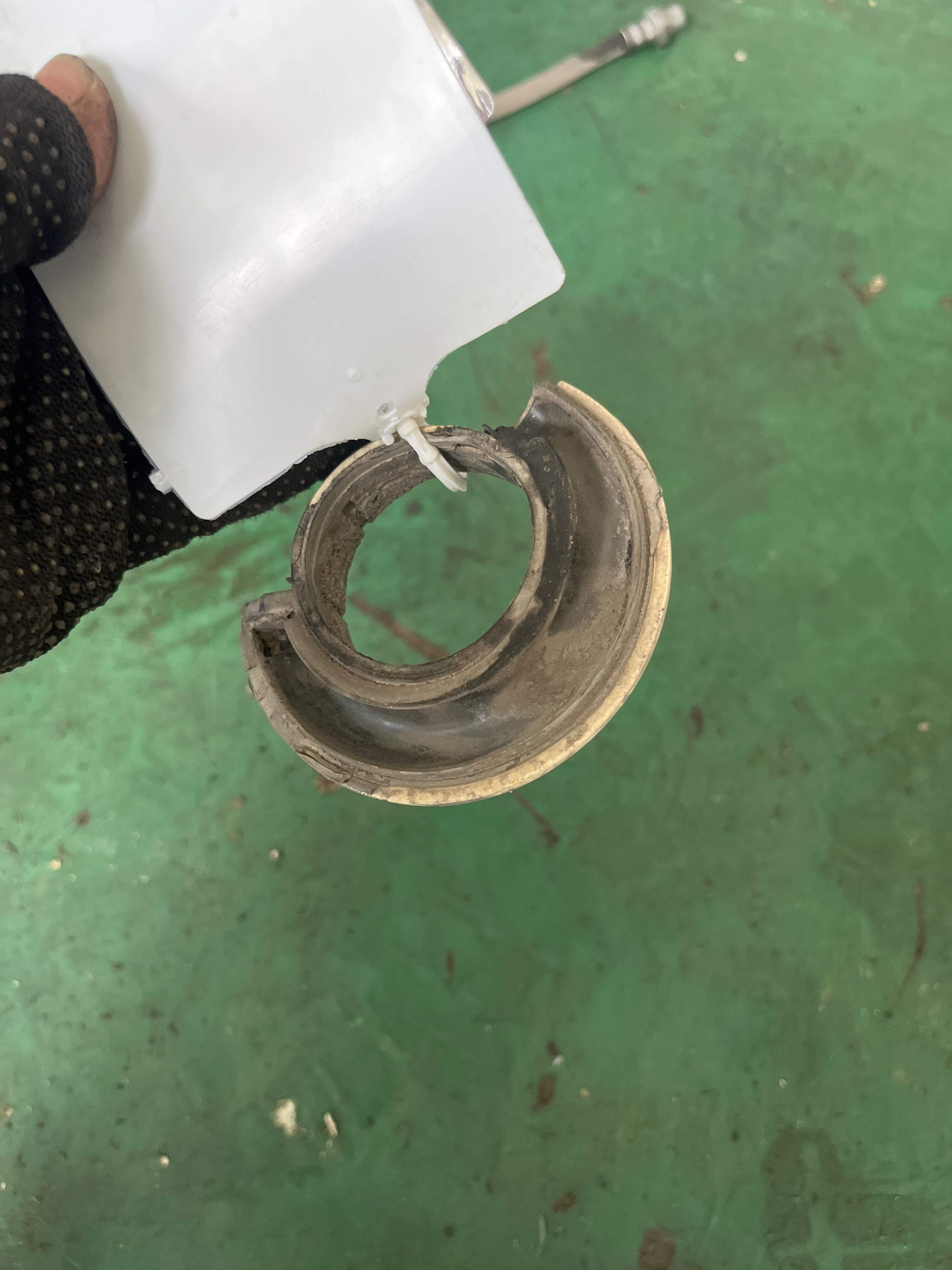 33506880421 Rear Shock Absorber Spring Pad, Lower