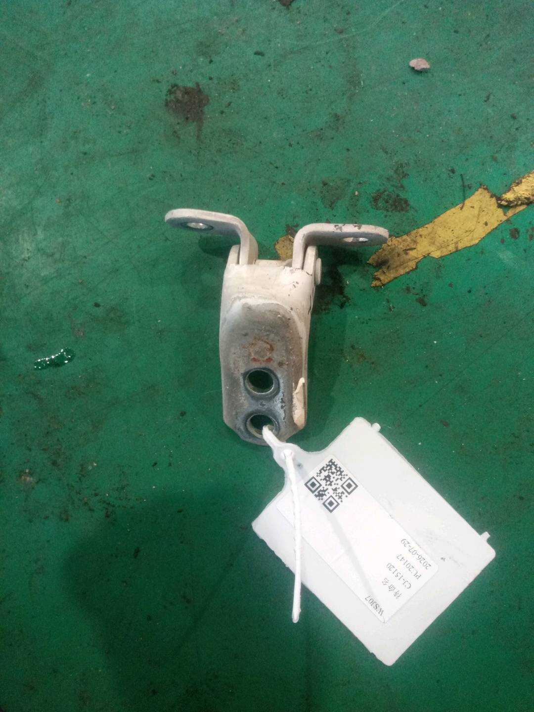6871022081 前门铰链(左下)