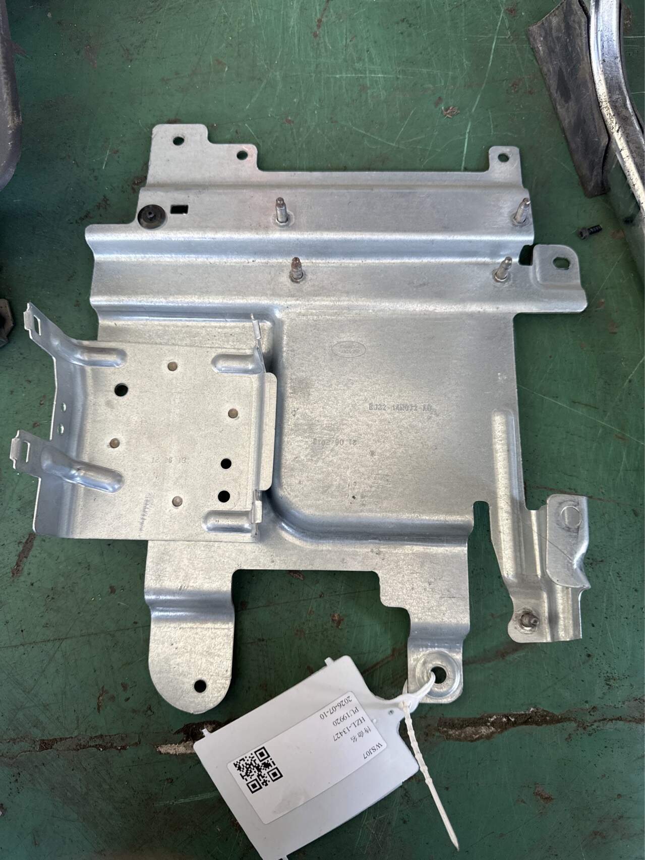 LR028884 Bracket