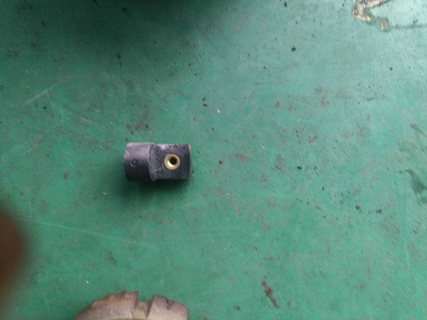 51337162963 前门玻璃升降电机支架(右)
